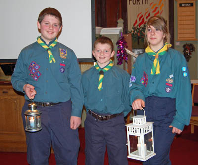 Scouts receiving the Peacelight